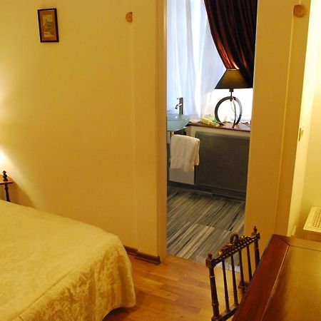 Grand Boutique Hotel Бухарест Номер фото