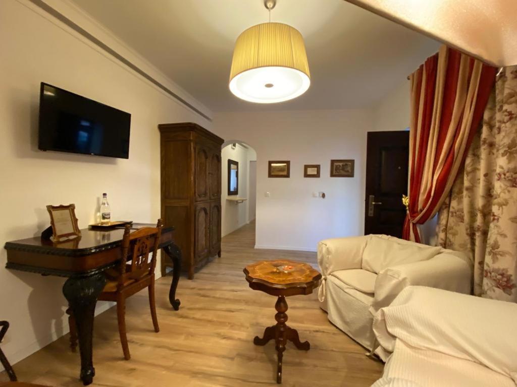 Grand Boutique Hotel Бухарест Экстерьер фото
