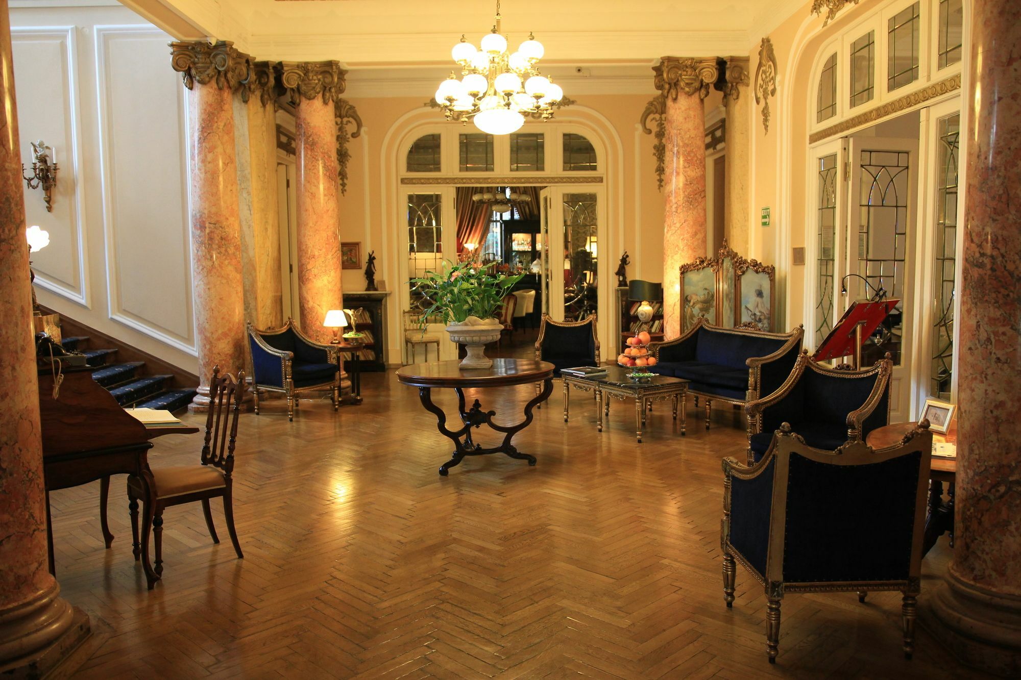 Grand Boutique Hotel Бухарест Экстерьер фото